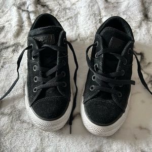 Suede black converse tennis shoes size 6